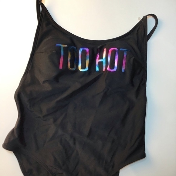 𝅺BLACK One Piece Swimsuit - Picture 3 of 10